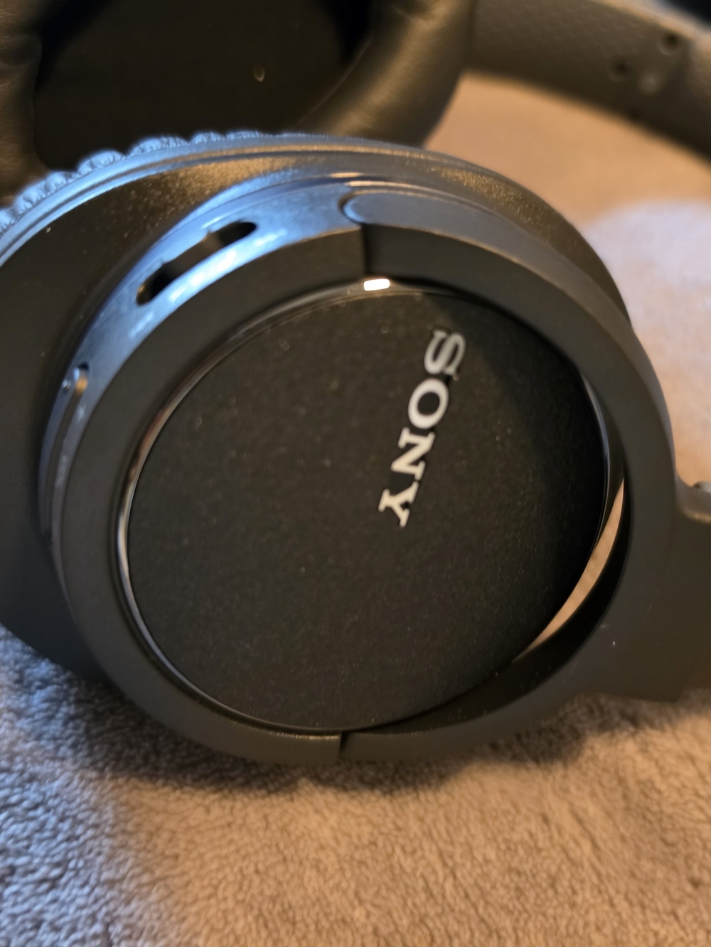 Sony Black Wireless Over-Ear HeadphonesSony MDR-ZX770DC wireless noise-cancelinc